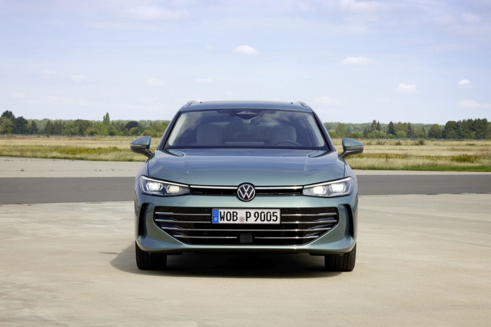 Volkswagen Passat Variant Elegance mariposit green 2024